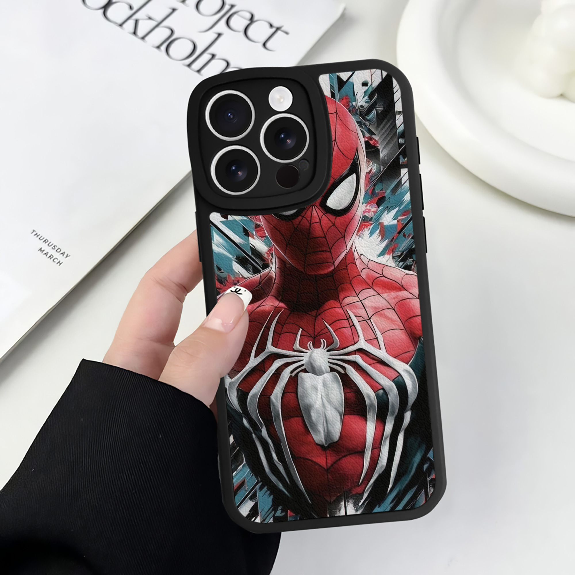 （画像用） Spider Man スパイダーマン 【iPhone 16シリーズ対応】シリコンスマホケース（レザー調） 材質：シリコン